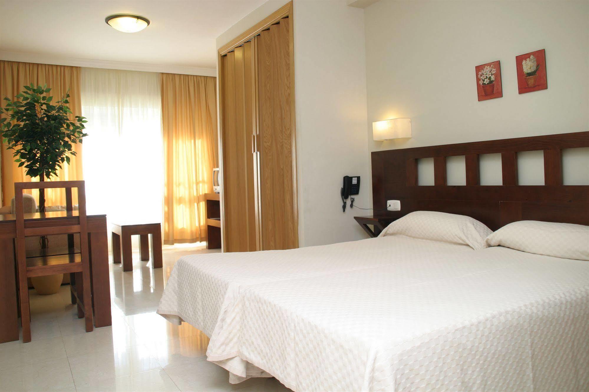Apartamentos Turisticos Anoreta Rincón de la Victoria Eksteriør bilde
